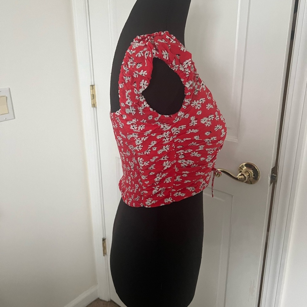 Red Floral Ruched Top - Picture 3 of 7